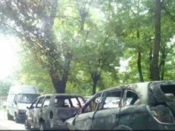 У Києві вибухнули два автомобілі