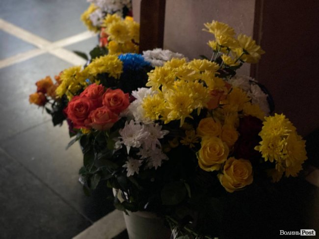 «Театр буде і мусить жити, але незамінні є». У Луцьку попрощалися з народним артистом України Олександром Якимчуком 