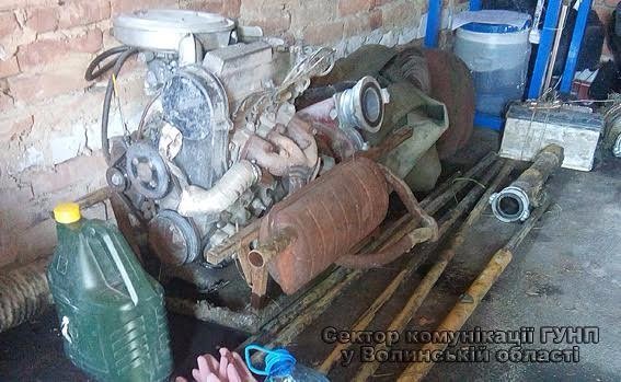 На Волині поліцейські виявили групу бурштинокопачів із Рівненщини. ФОТО