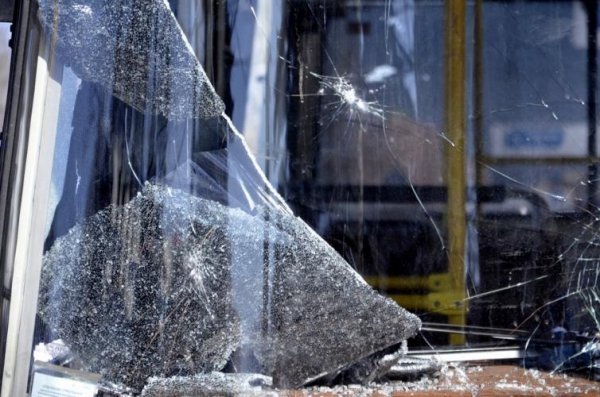 На місце загибелі українця у Донецьку приносять квіти. ФОТО