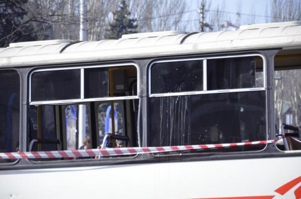 На місце загибелі українця у Донецьку приносять квіти. ФОТО