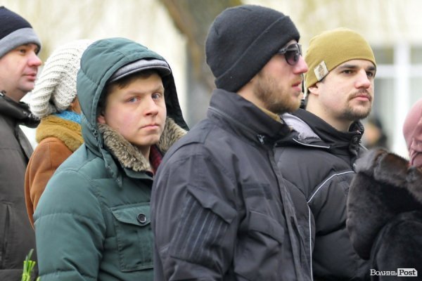 Фото прощання з міським головою Луцька Миколою Романюком