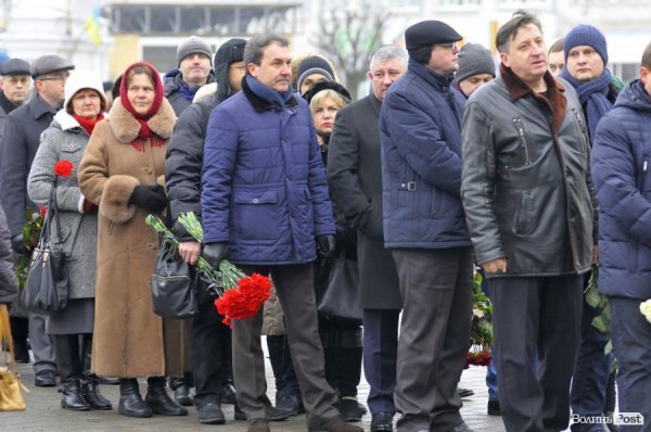 Фото прощання з міським головою Луцька Миколою Романюком
