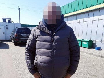 У Києві грабіжники відібрали у чоловіка майже 5 мільйонів гривень, які він планував витратити на купівлю квартири 