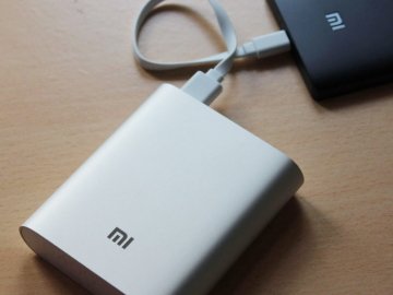 Як правильно перевозити зовнішній акумулятор в літаку?*