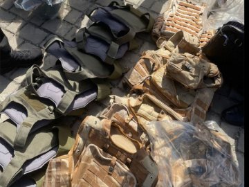 Бронежилети на 12 млн гривень: СБУ викрила чиновників, які розкрадали гумдопомогу для ЗСУ