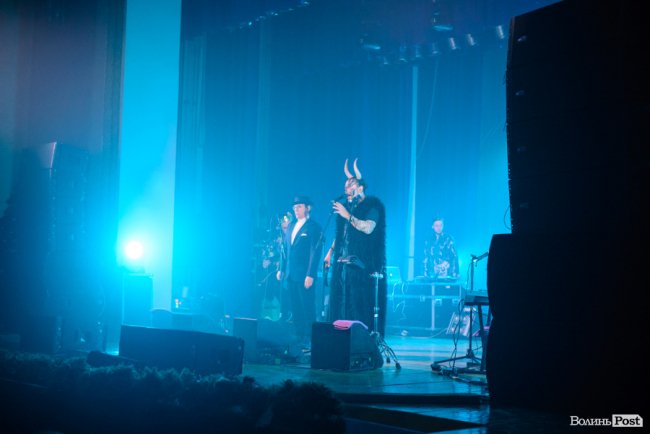 Гурт «Танок на Майдані Конґо» приїхав у Луцьк із вертепом. ФОТО