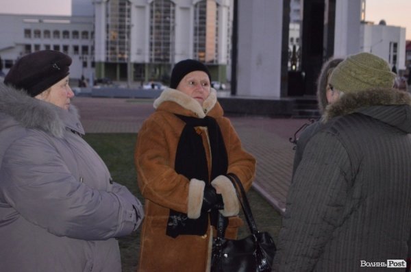 Гарячий світанок у Луцьку: як пікетували губернатора. ФОТО