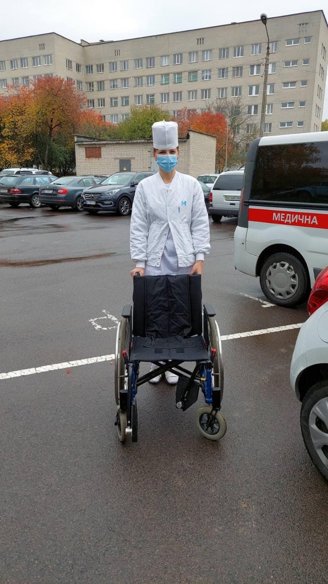 Ліжка, ходунці, інвалідні візки: у Луцьку міську клінічну лікарню передали допомогу. ФОТО