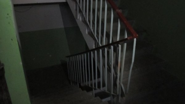 Лучани кажуть, що їхній під'їзд «окупували» наркомани