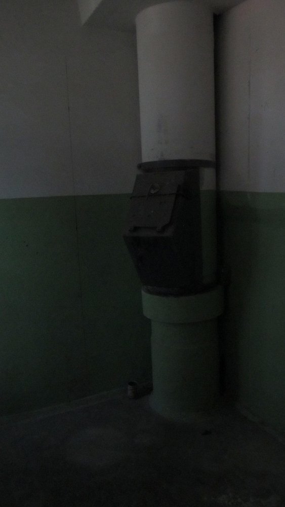 Лучани кажуть, що їхній під'їзд «окупували» наркомани