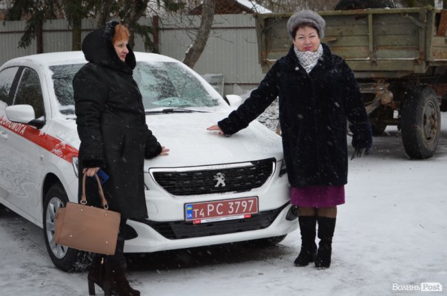 У Луцьку сімейним лікарям вручили ключі від новеньких автівок. ФОТО