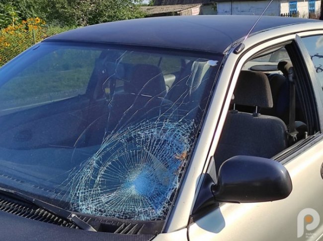 На Волині зіткнулися скутер і легковик: 14-річного водія забрала швидка.ФОТО