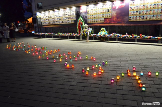 Пам’ять, яка житиме вічно: у Луцьку вшанували загиблих під Іловайськом. ФОТО