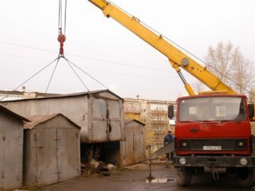 Суд скасував два штрафи за самовільне встановлення гаражів у Луцьку