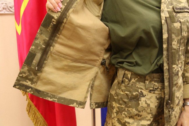 Міноборони презентувало нову жіночу військову форму. ФОТО
