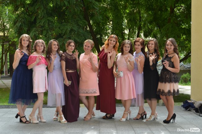 «Ви наша надія»: у луцькому педколеджі – випускний. ФОТО