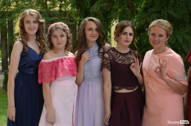 «Ви наша надія»: у луцькому педколеджі – випускний. ФОТО