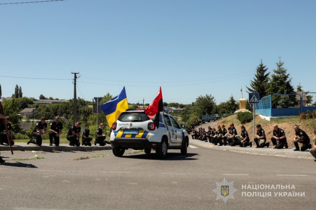 Навіки в строю: на Волині попрощалися із загиблим на війні поліцейським Юрієм Кривошапкою