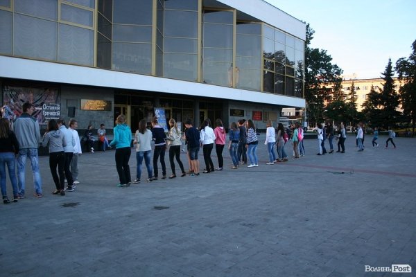 У центрі Луцька почався двомісячний танцювальний флешмоб. ФОТО
