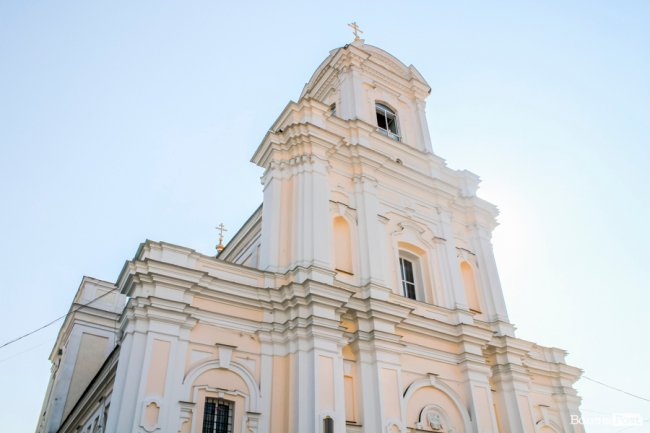 Різнобарв’я квітів та запашний мед: як у Луцьку святять «маковійчики». ФОТО