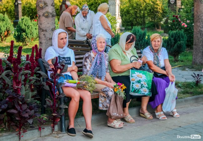 Різнобарв’я квітів та запашний мед: як у Луцьку святять «маковійчики». ФОТО