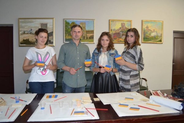 Луцькі депутати в обідню перерву малювали. ФОТО