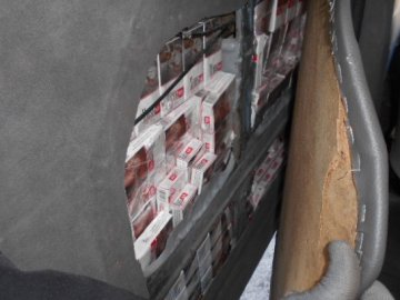 Білорус позбувся автівки на Волині через контрабанду цигарок. ФОТО