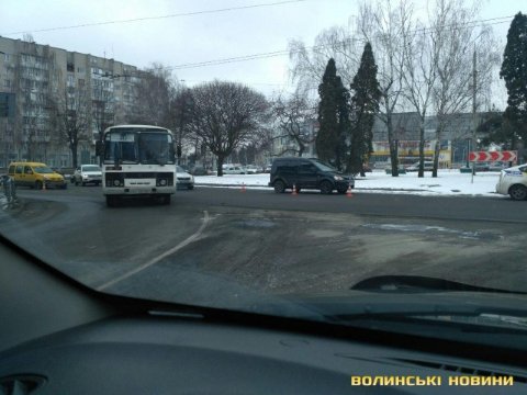 У Луцьку – аварія на кільці. ФОТО