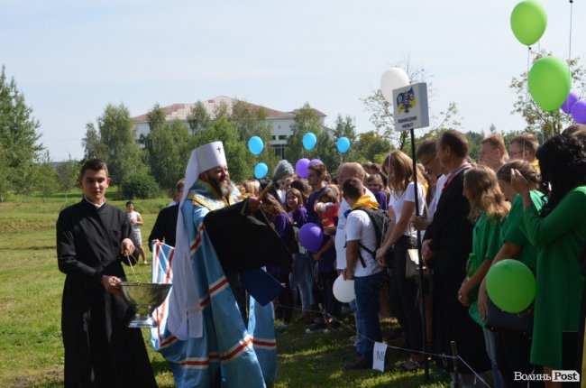 Танець від ректора і завдання від губернатора: як у луцькому «політесі» першачків зустрічали. ФОТО