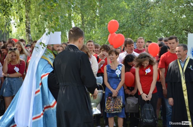 Танець від ректора і завдання від губернатора: як у луцькому «політесі» першачків зустрічали. ФОТО