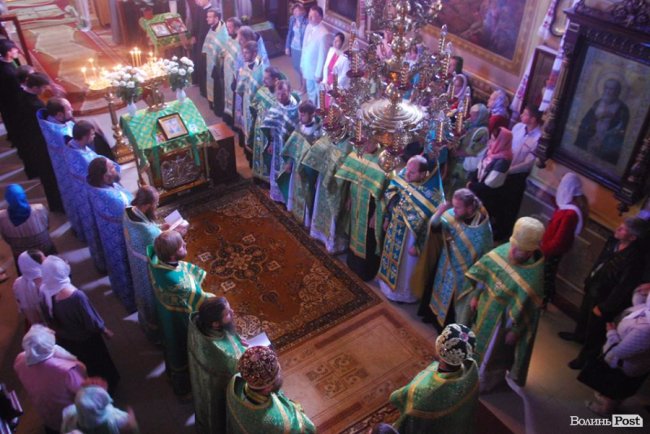 Фото випускного у Волинській духовній семінарії