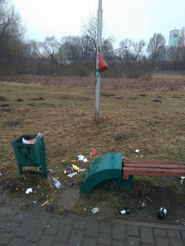 «Наш парк взагалі-то гарний, але зараз ще й дуже з*сраний»: у Володимирі нарікають на гори сміття