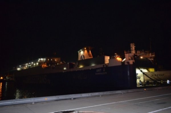 У Севастополі горів пором із людьми. ФОТО