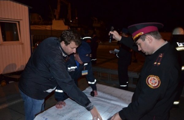 У Севастополі горів пором із людьми. ФОТО