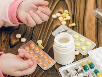 Від сьогодні дітям заборонили продавати ліки в аптеках