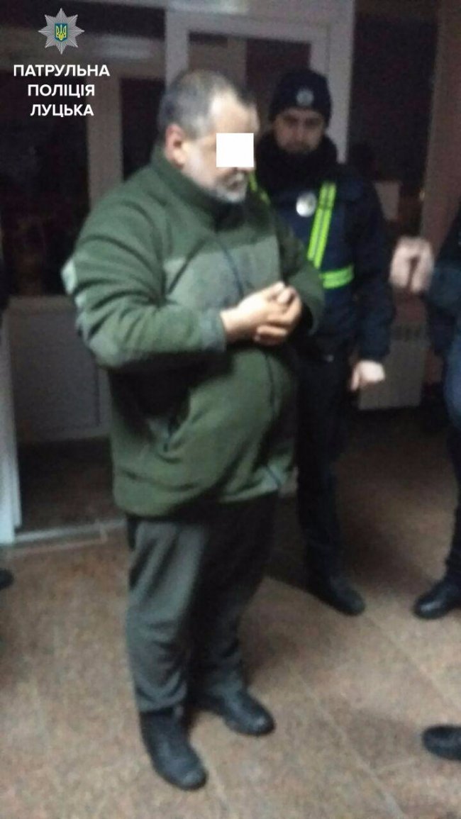 Лучанин випивав «під носом» у поліції