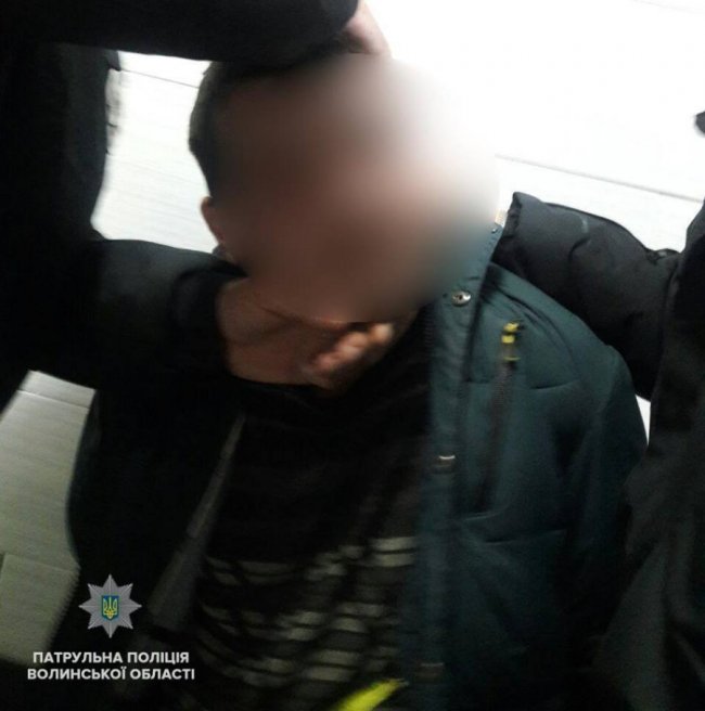 У Ковелі п’яний чоловік влаштував дебош удома. ФОТО