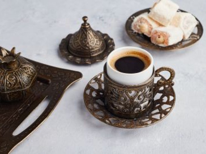 Чим замінити каву: найкращі напої, які не лише бадьорять, а й захищають мозок від старіння