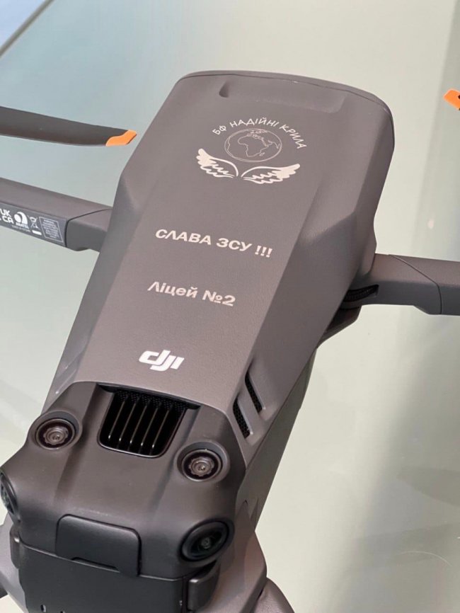 Луцькі ліцеї придбали два безпілотники військовим і уже відвезли їх на передову