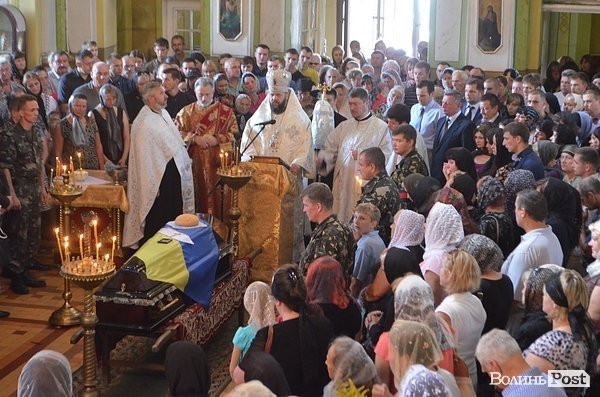 У Луцьку ховали загиблого в АТО. ФОТО