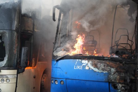 Росіяни вдарили по автопарку та санаторію в Одесі