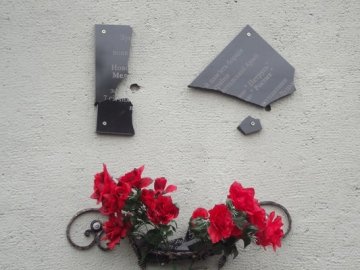 У Луцьку вандали розбили меморіальну дошку на честь вояків УПА
