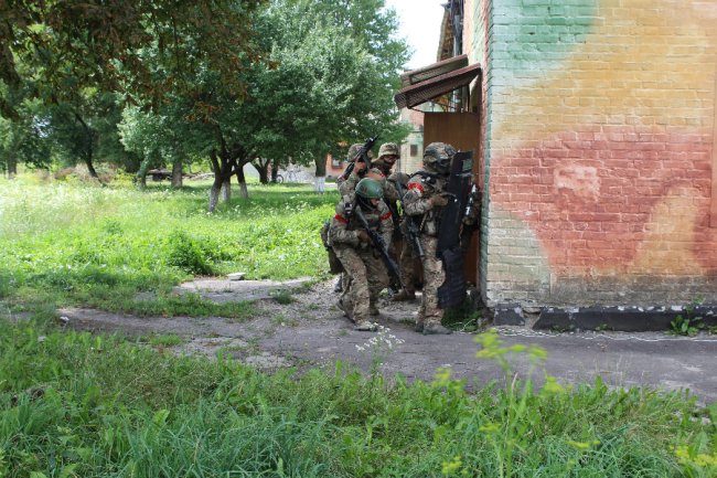 Знищення диверсійної групи та заручники: у Луцьку завершились навчання силовиків