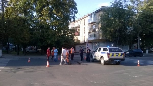 На одній із вулиць Луцька «просів» асфальт. ФОТО