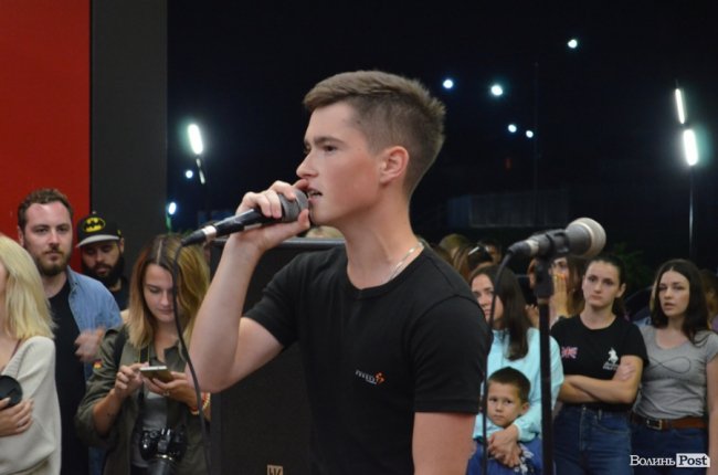 Атмосферно і затишно: у Луцьку співали в пам'ять про Скрябіна. ФОТО