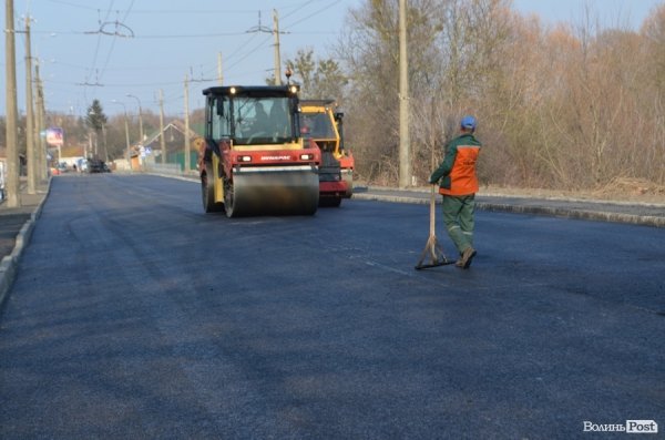 Новий асфальт – старі проблеми: Романюк похвалився відремонтованою дорогою. ФОТО