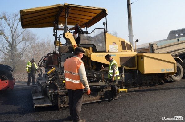 Новий асфальт – старі проблеми: Романюк похвалився відремонтованою дорогою. ФОТО