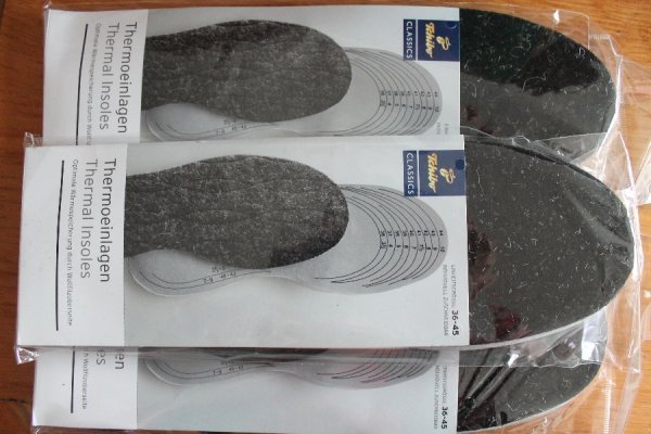 Небайдужі німці передали речі українським солдатам через самооборонівців Волині. ФОТО