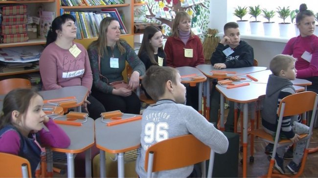 У Луцьку для переселенців організували клуб дозвілля. ВІДЕО 